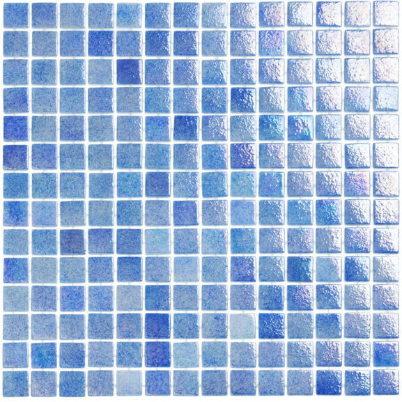 Stalowo-niebieska mozaika basenowa z benzynową poświatą i delikatną teksturą